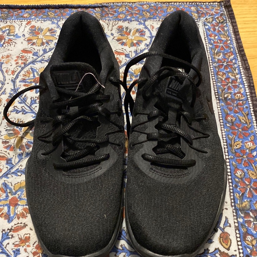 Black Nike size 9